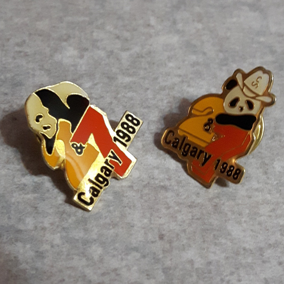 Vintage Accessories - Calgary Zoo Pins Pair of Panda Pins